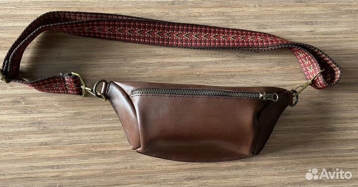 Кожаная сумка -бананка