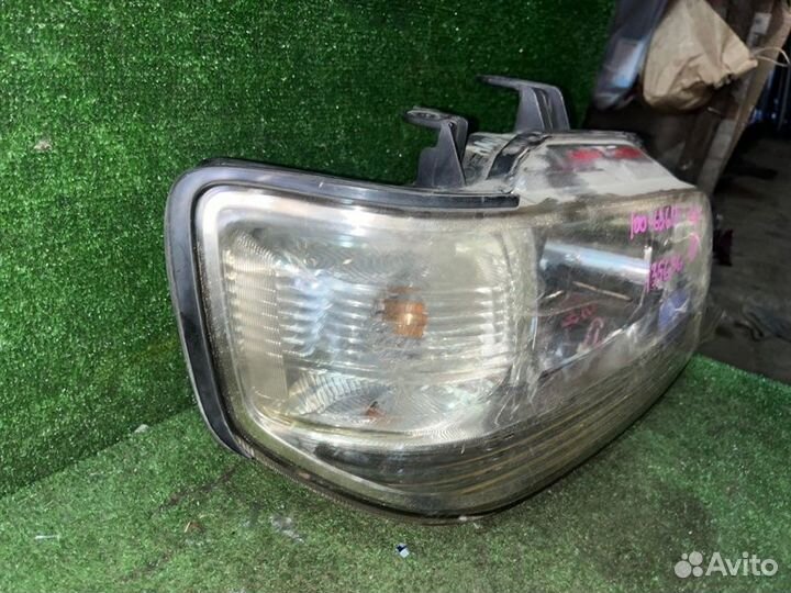 Фара передняя правая Nissan Cube Z10