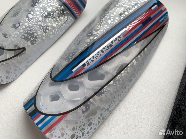 Щитки футбольные