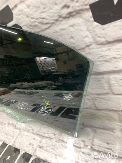 Стекло боковое заднее левое Mercedes-Benz E-Class