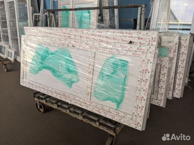 Пластиковая дверь новая