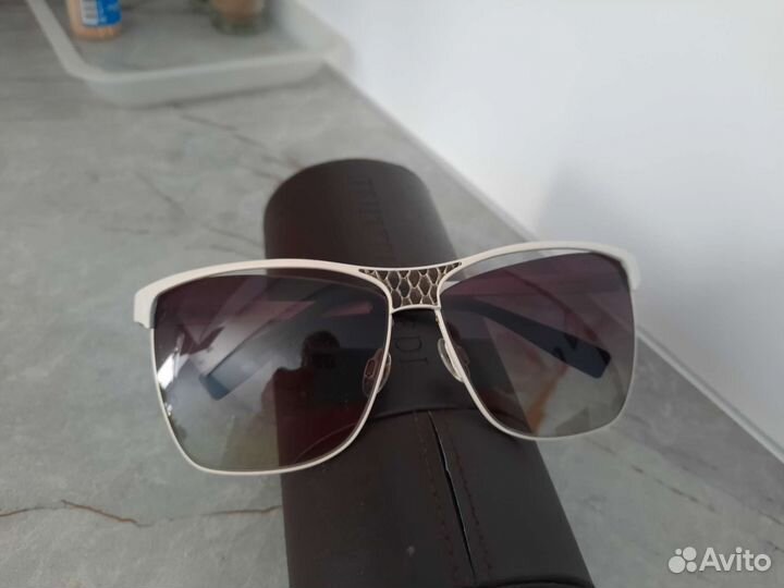 Солнцезащитные очки trussardi