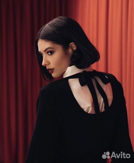 Трикотажное платье миди с завязками на спине