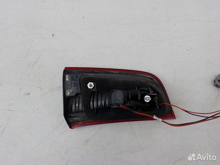 Фонарь задний правый внутренний на Volvo S60