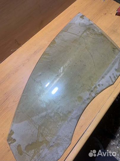 Стекло двери переднее левое Skoda Octavia A5