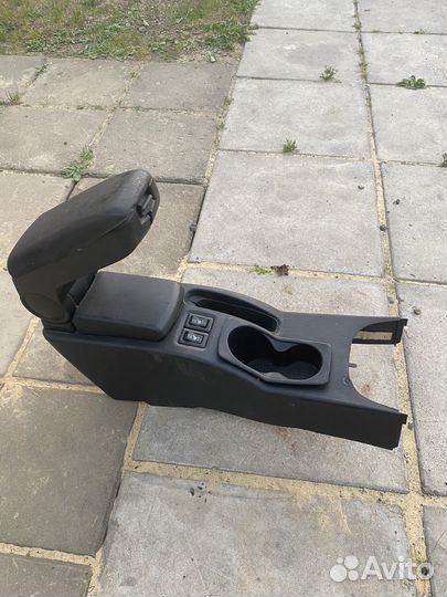 Подлокотник mitsubishi carisma рестайлинг