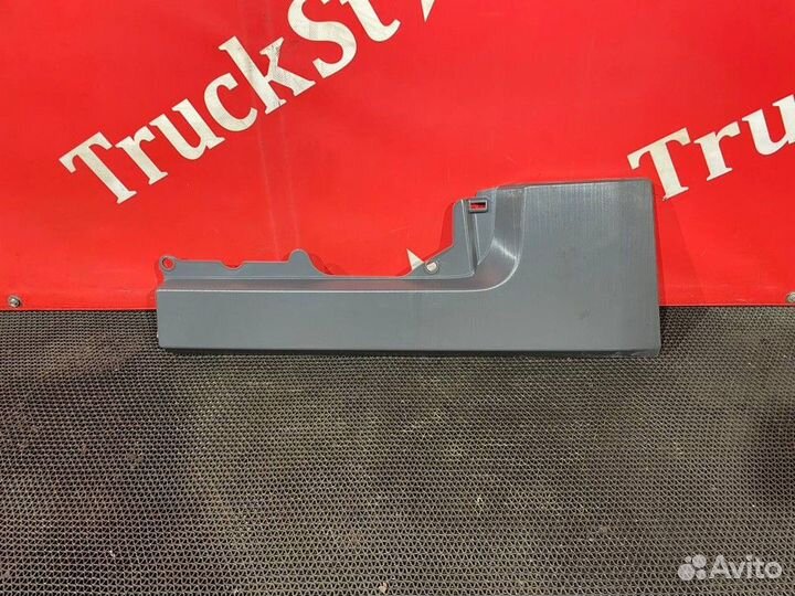 Накладка бампера правая Renault T