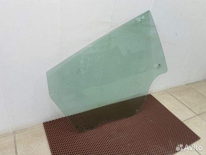 Стекло двери заднее правое LADA X-Ray