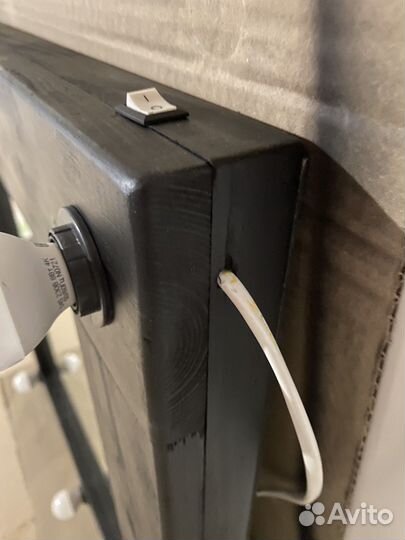 Гримерное зеркало с лампочками