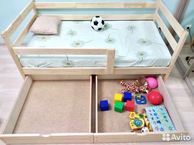 Детская кровать из массива