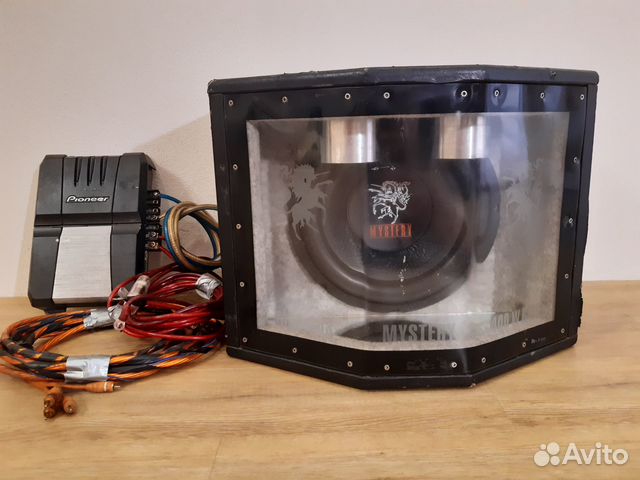Сабвуфер и усилитель в автомобиль