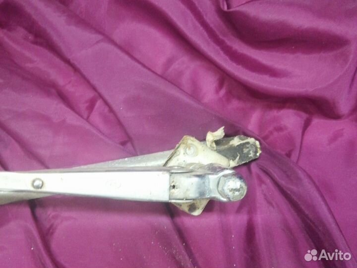 Поводки дворников вместе с трапецией ваз-2102