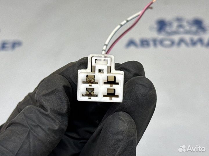 Разьем фишка активатора замка багажника Nissan