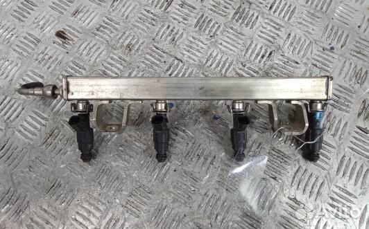 Топливная рампа бензиновая ford focus 2 (SUK23TJ01