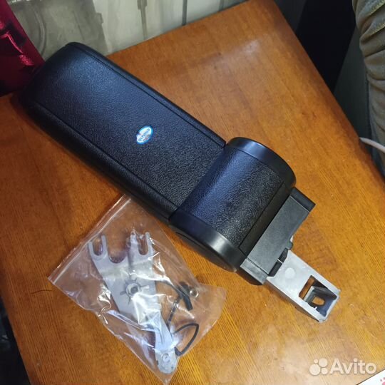 Подлокотник Audi a4 b7