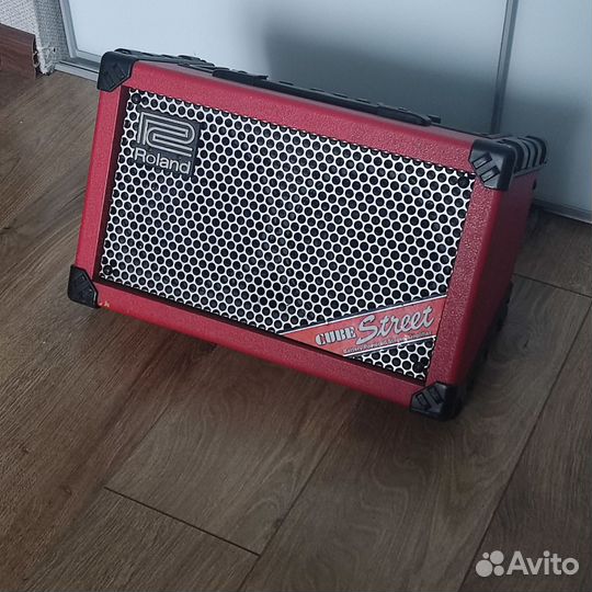 Комбоусилитель Roland cube street