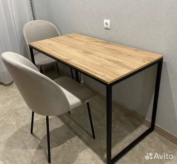 Стол обеденный