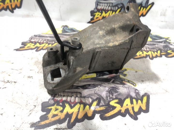 Кронштейн двигателя левый Audi 80 B4 ABK 1992