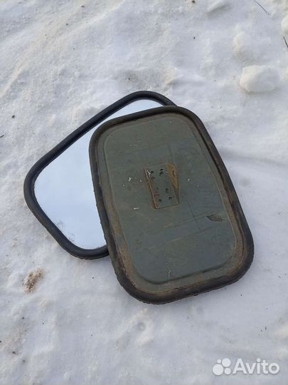 Боковое зеркало