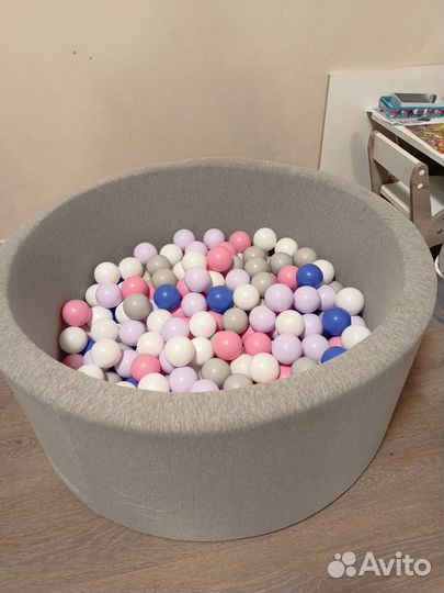 Сухой бассейн с шариками