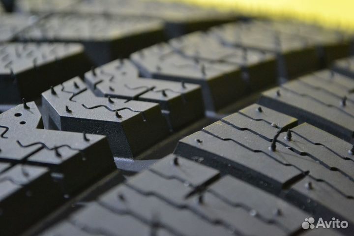 Tourador Winter Pro TSU1 275/45 R20 106V