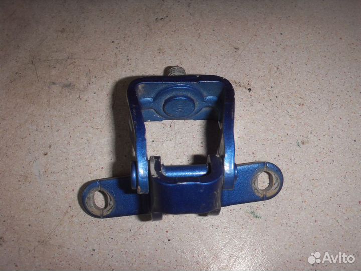 Петля двери багажника правая Skoda Octavia (A5 RS)