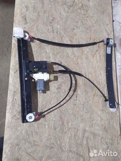 Стеклоподъёмник передний левый Ford Monde 4