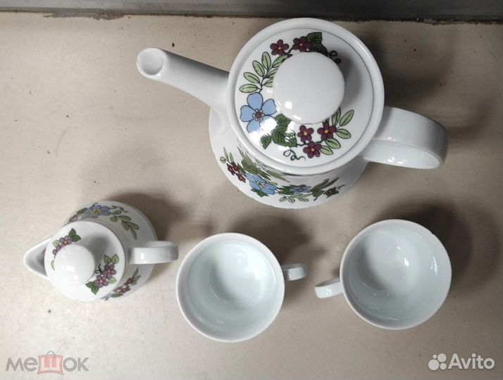 Чайный сервиз на две персоны 