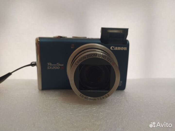 Компактный фотоаппарат Canon PowerShot SX200 IS