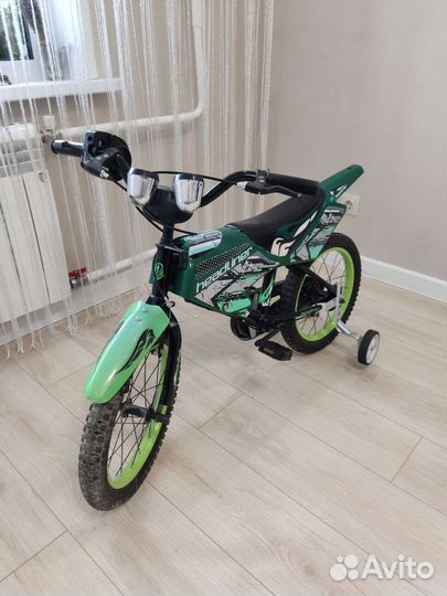 Детский велосипед в виде мотоцикла