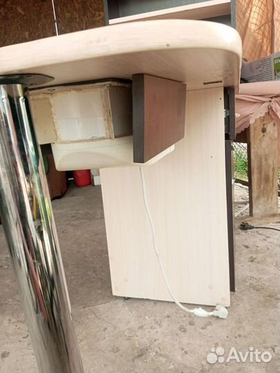 Маникюрный стол с вытяжкой бу