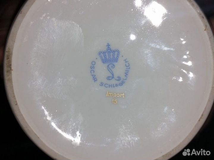 Парные фарфоровые вазы