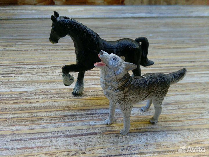 Волк и конь - игрушки конструкторы