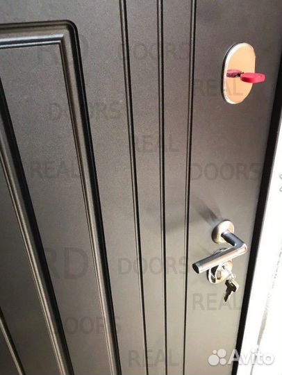 Дверь входная металлическая новая