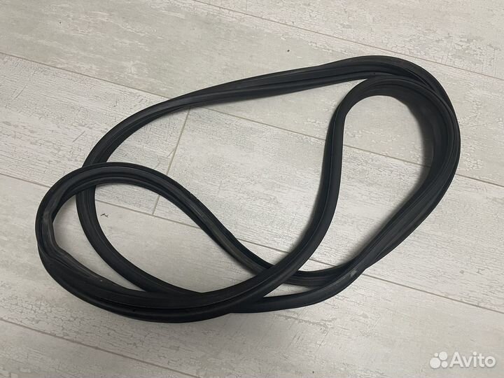 Уплотнительная резинка крышки багажника