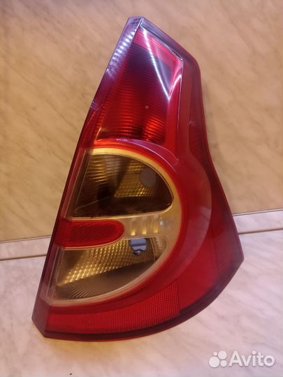 Фонарь задний правый Renault Sandero 1 8200734824