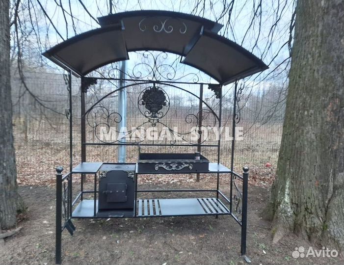 Мангал с крышей