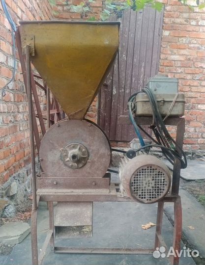 Продаётся мельница для зерна