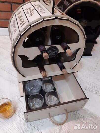 Подарок мужчине. Мини бар со стаканами цвет дерево