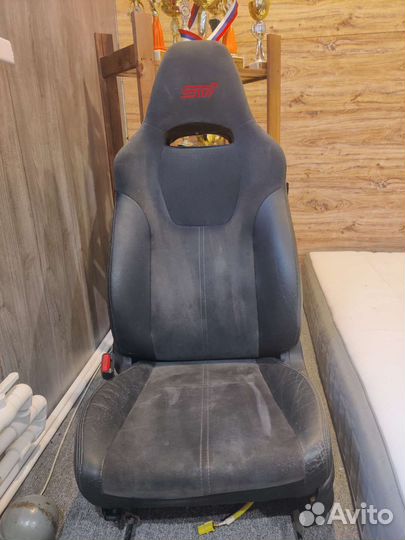 Сидение водителя STI GRB 2008
