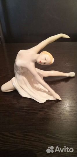 Фарфоровые статуэтка