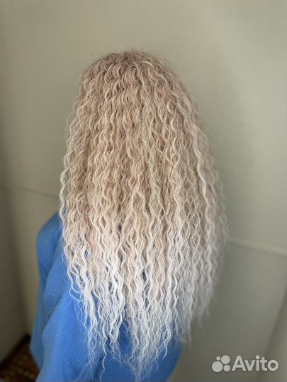 Модель на афролоконы