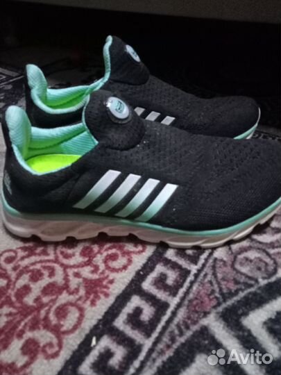 Кроссовки женские