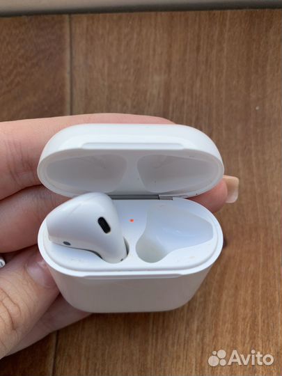 Наушники apple airpods 2. Кейс и левый наушник