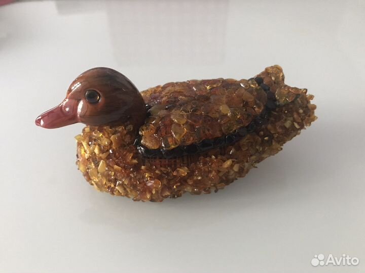 Шкатулка - уточка из янтаря
