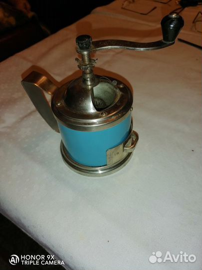 Кофемолка и сигаретница винтаж