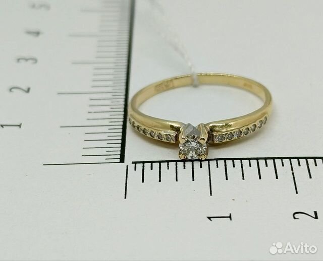 Кольцо с природным камнем Золото