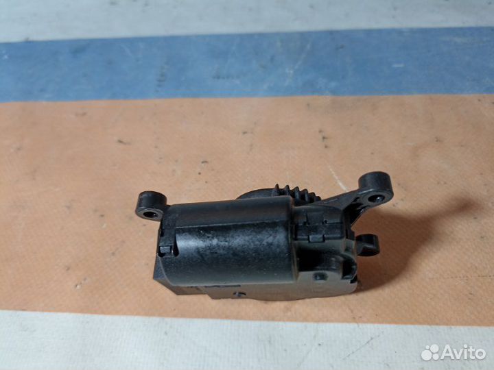 Моторчик заслонки печки Volkswagen Polo седан 1.6