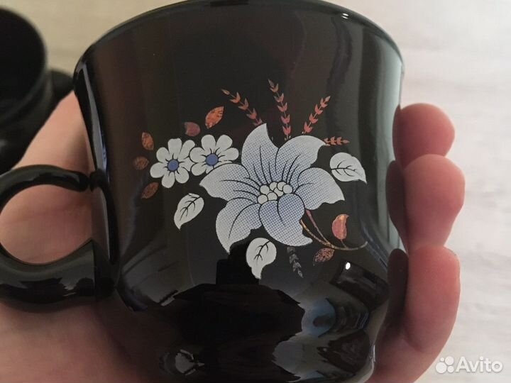 5 чашек, 6 блюдец