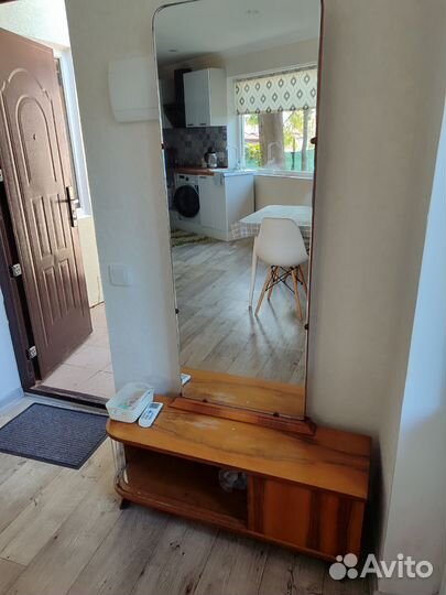 Трюмо с зеркалом бу